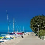 Lovely Apartment In Malinska 아파트 *
