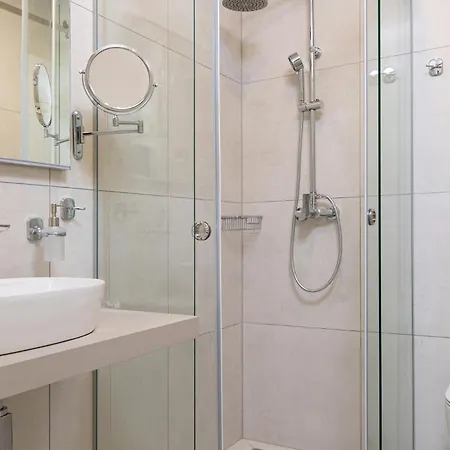 Lovely Apartment In Malinska 아파트 *
